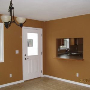 brown-wall-dining-room